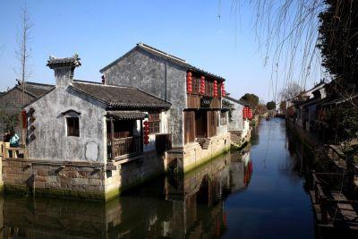 打造安全输送环境：两级跑偏开关的作用与优势